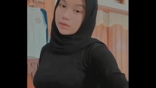 Sepongan Hijab Hitam